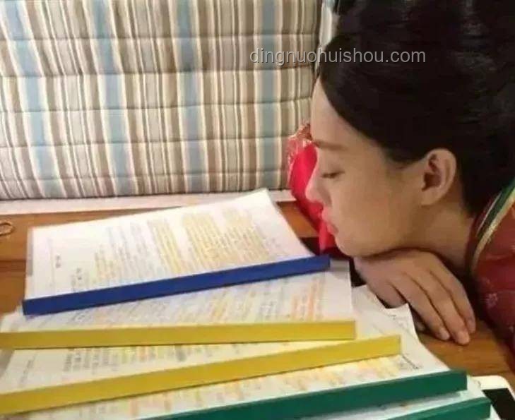 很多人误解了《守望者》中罗夏的形象：全面剖析与对比